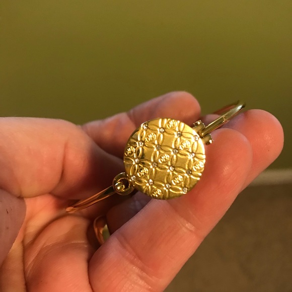 🎈Michael Kors Gold Tone Heritage Monogram Bangle - Picture 3 of 3